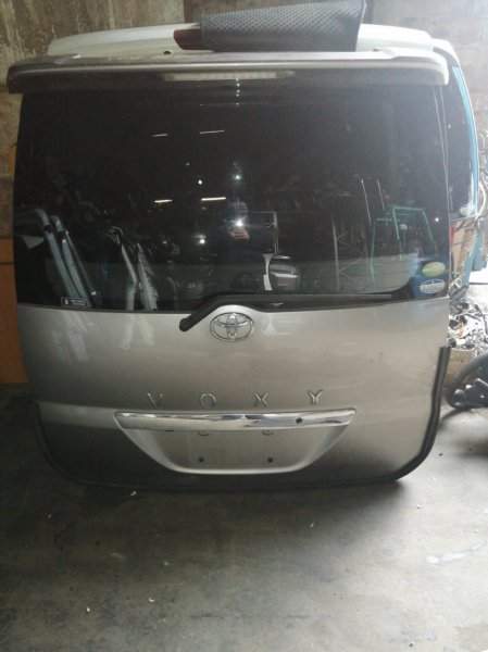 Дверь пятая TOYOTA VOXY . NOAH AZR60, AZR65 (Тойота Вокси .Ноах) серый