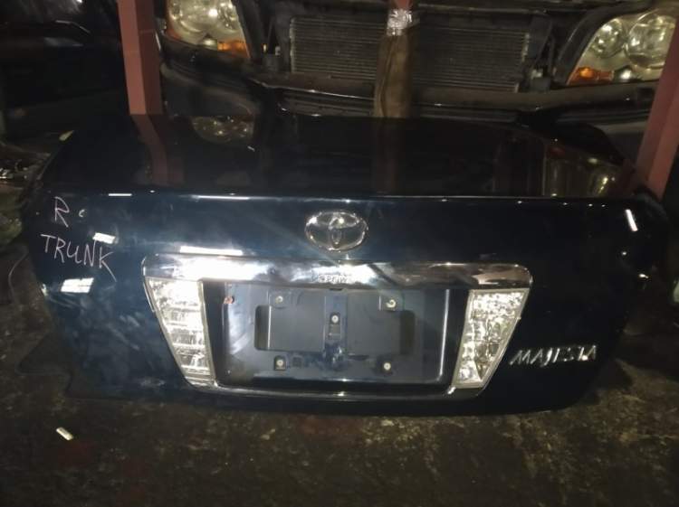 Крышка багажника Toyota Crown Majesta UZS186
