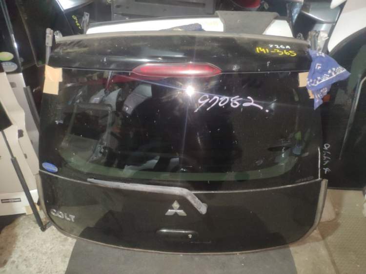 Дверь 5-я Mitsubishi Colt Z25A 4G19  черный