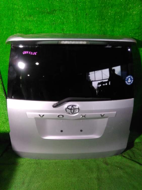 дверь пятая на  TOYOTA NOAH ZRR70;ZRR75 (Тойота Ноах) СЕРЕБРИСТЫЙ