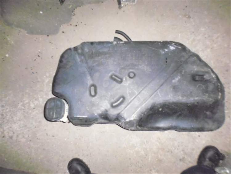 Бензобак   TOYOTA  VITZ SCP10  (Тойота  Витц )