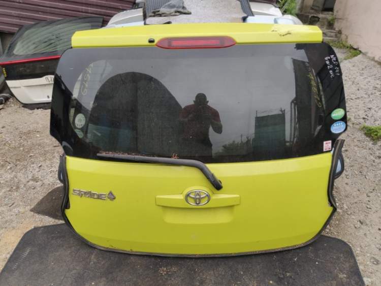 Дверь 5-я Toyota Spade NCP141 салатовый 6w2