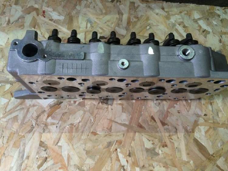 Головка блока цилиндров на Mitsubishi Challenger K94W 4D56