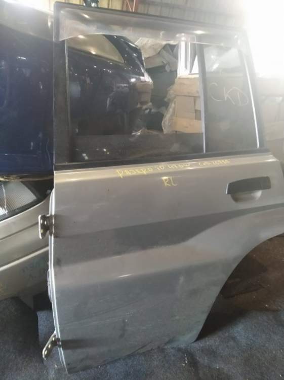 дверь   MITSUBISHI  PAJERO IO H76W (Мицубиси Паджеро Ио) серый Задн  Лев