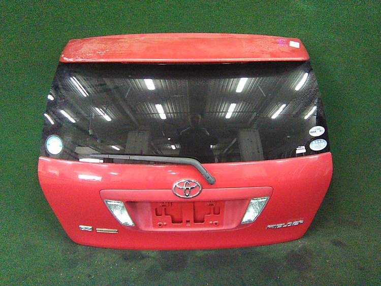 дверь пятая на 1nz-fe TOYOTA COROLLA FIELDER nze121 (Тойота Королла Филдер) серый задняя   
