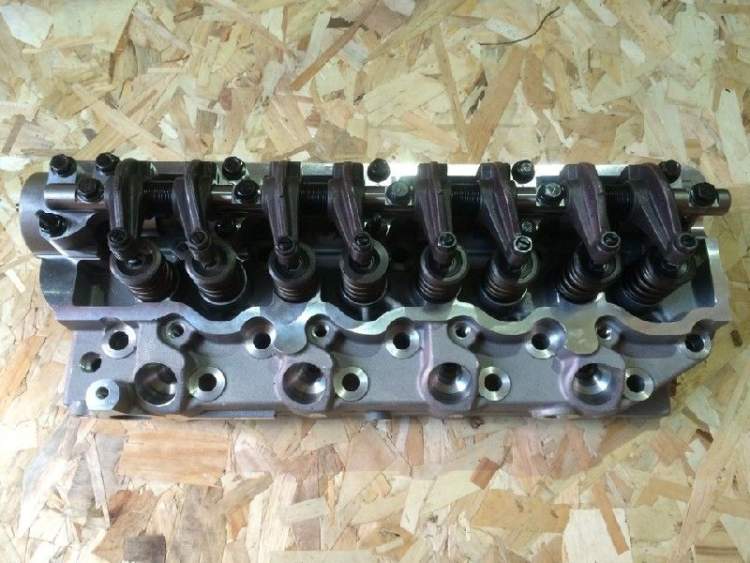 Головка блока цилиндров на Mitsubishi Delica P35W 4D56