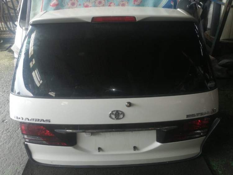 Дверь пятая   TOYOTA ESTIMA MCR40  (Тойота Эстима) перламутр